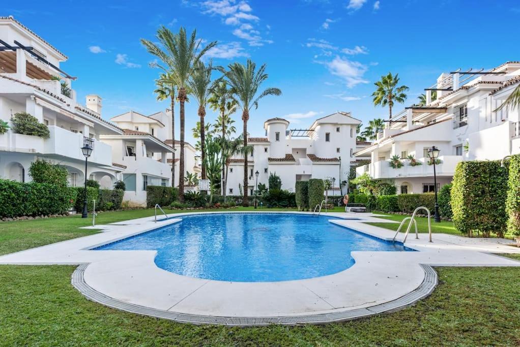 Magnifico Apto En Puerto Banus * Piscina * Parking Apartment *