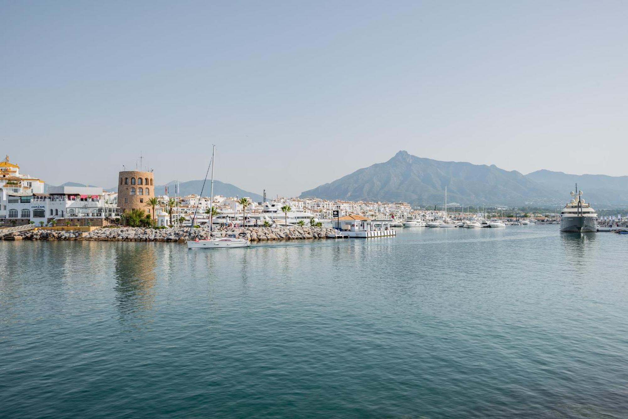Magnifico Apto En Puerto Banus * Piscina * Parking * Marbella