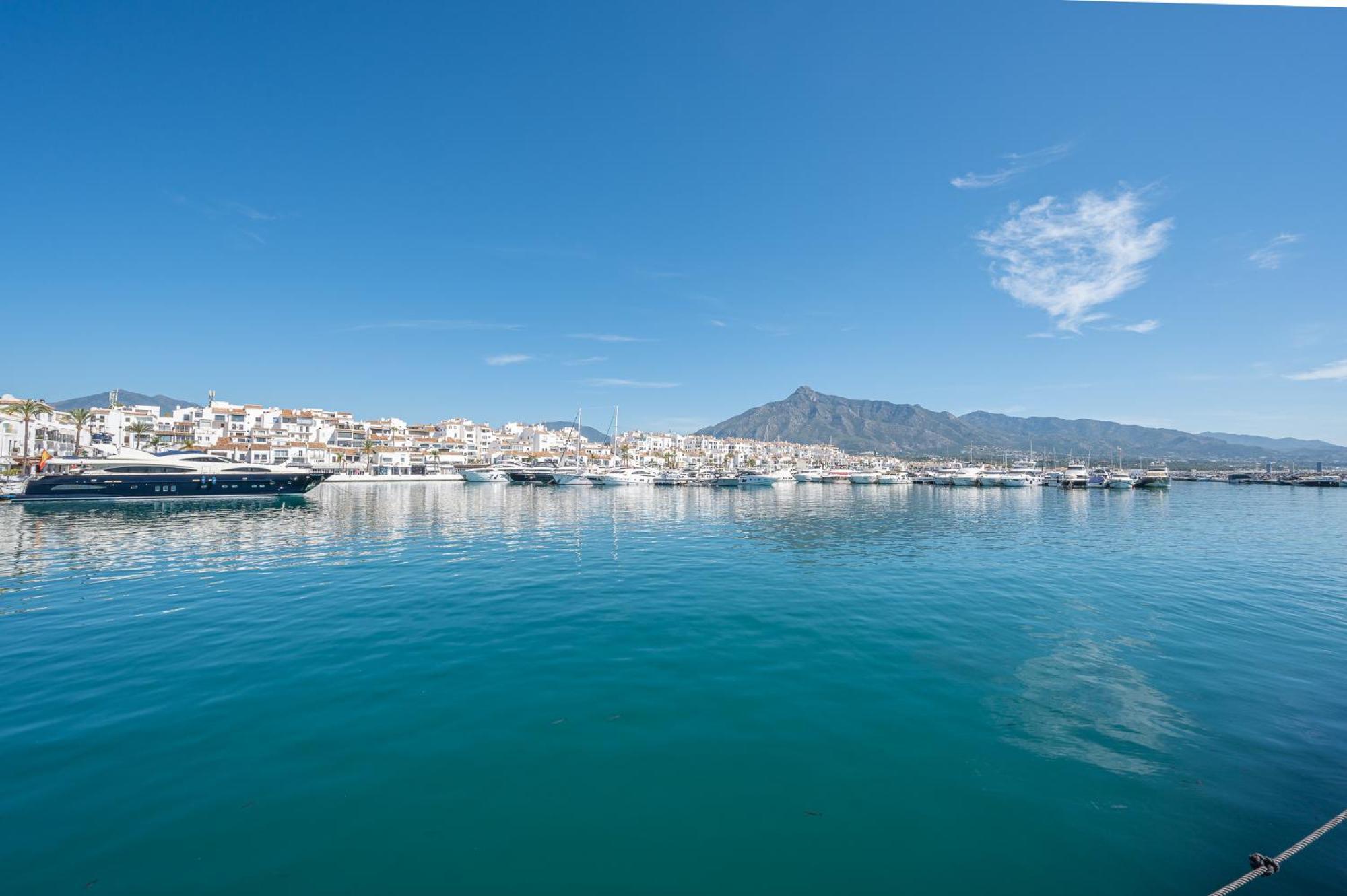 Magnifico Apto En Puerto Banus * Piscina * Parking * Marbella